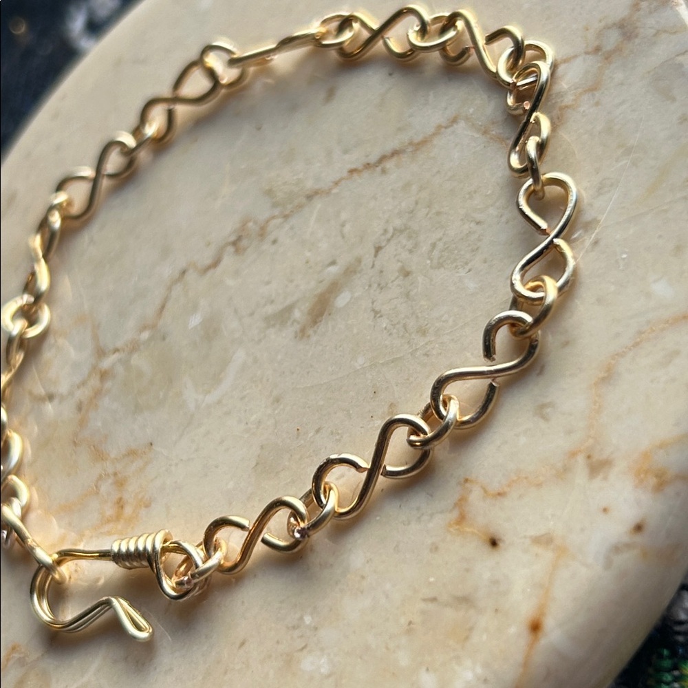 Elegant Artisan infinity Gold Chain Bracelet - Picture 4 of 4